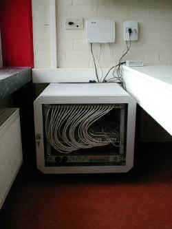 Netz.JPG (61870 Byte)