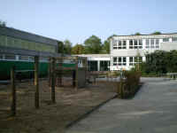 Spiel_Schule.JPG (90756 Byte)